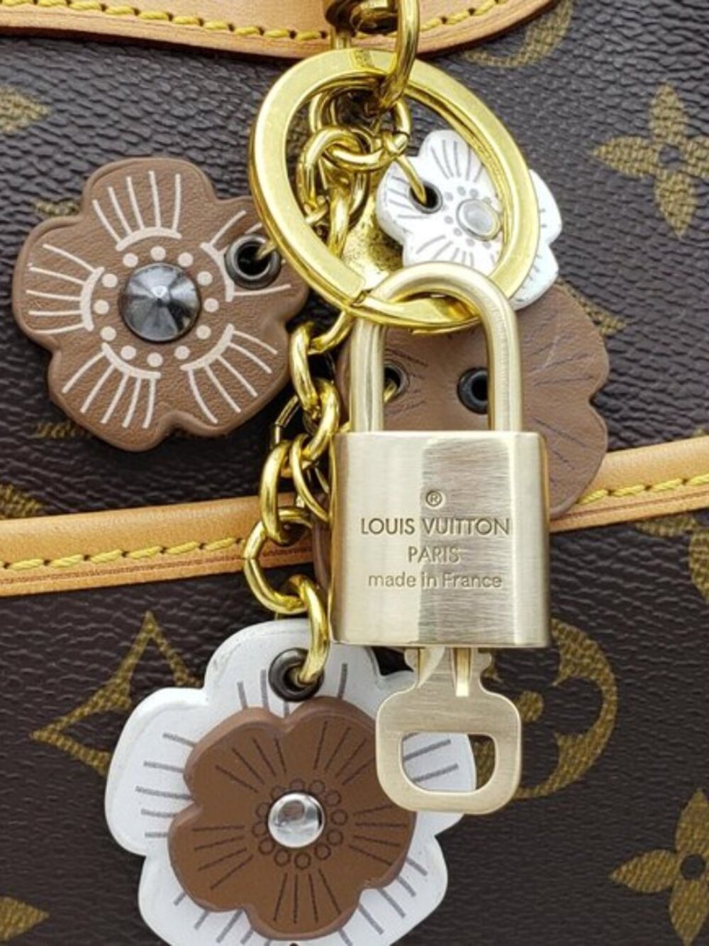 Louis Vuitton Gold Padlock Key 🔒 Authentic LV Charm + Unbranded Flower Keychain - Picture 8 of 9